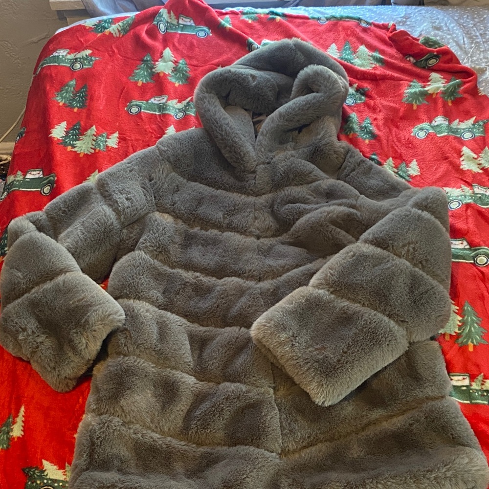 Women's Gray Faux Fur Coat